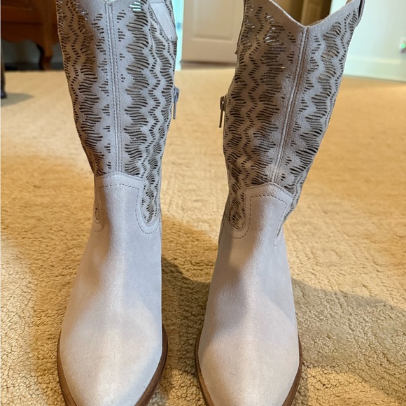 Beige suede Western Ankle Boots - Picture 3 of 9